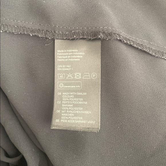 H&M - Sleeveless Semi-sheer Button-Up Top - Picture 6 of 6